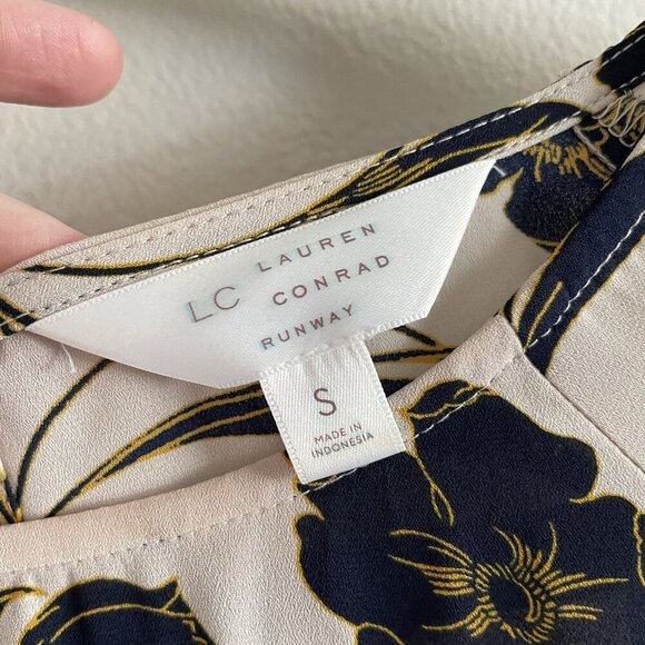 LC Lauren Conrad Runway Women S Floral Bell Sleeves Open Back Flutter Blouse - Picture 7 of 12